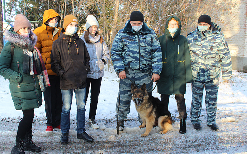 Форма студентов кинологов. Кинологическая группа. Юнкоры в погонах Кореновские вести. Питерский аграрный университет отзывы кинолог.