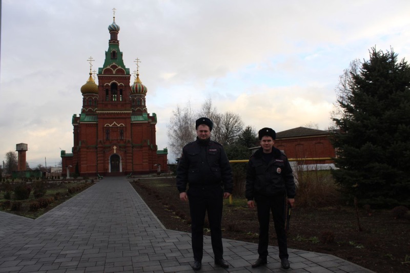 Полиция охраняет храмы на Рождество